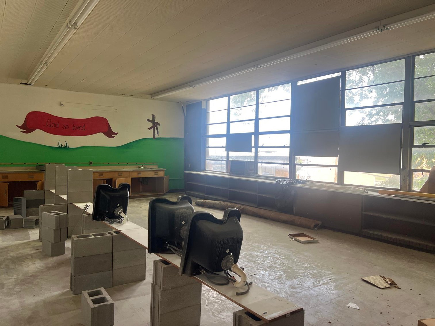 Image for SOLD $182,600 - Nearly 94,000 sqft. Commercial Building in Nitro