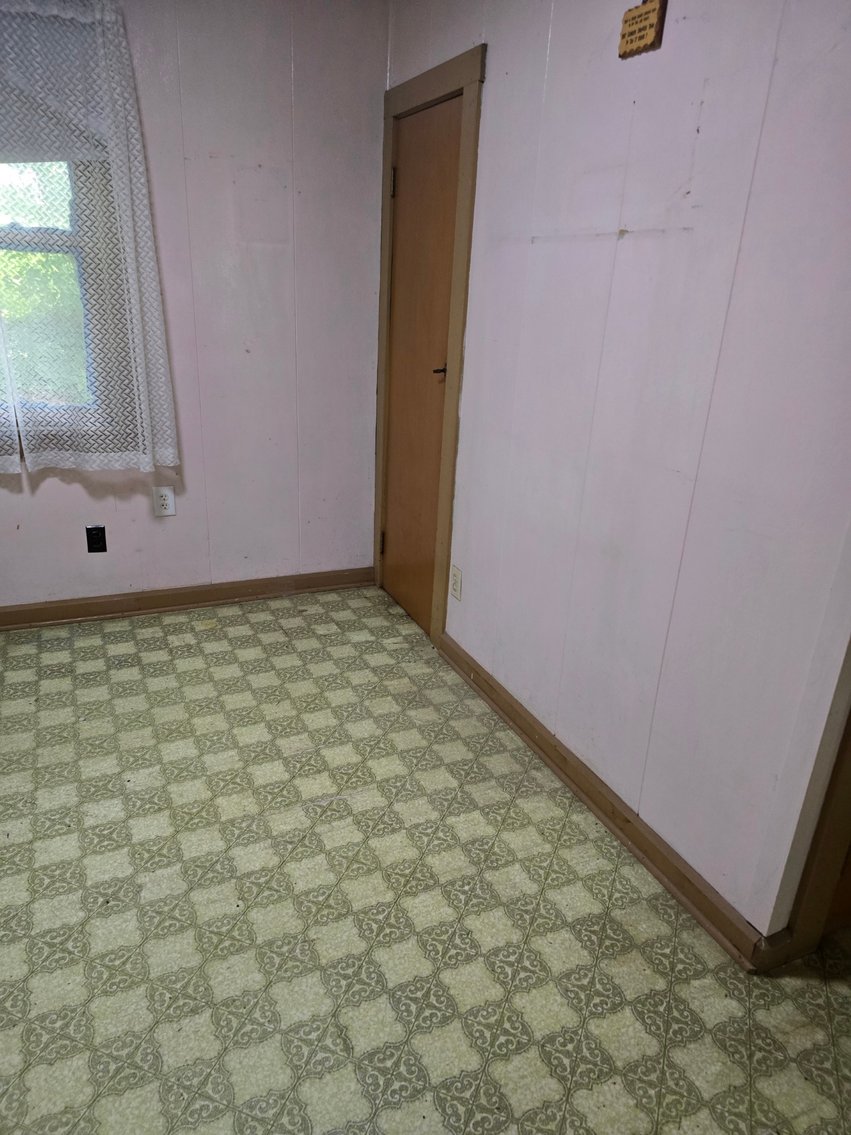 Image for SOLD $126,500 - 2 Bedroom Home on 1.5 Acres in Fairmont
