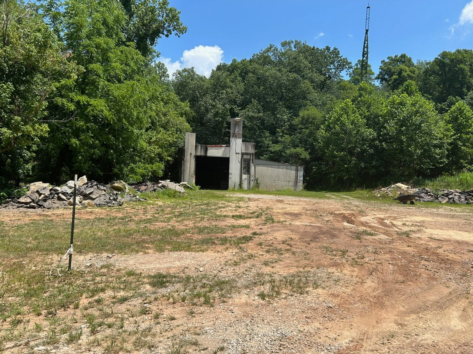 Image for SOLD $385,000 - Multi-Unit Commercial Facility on 6.5 Acres in Vienna