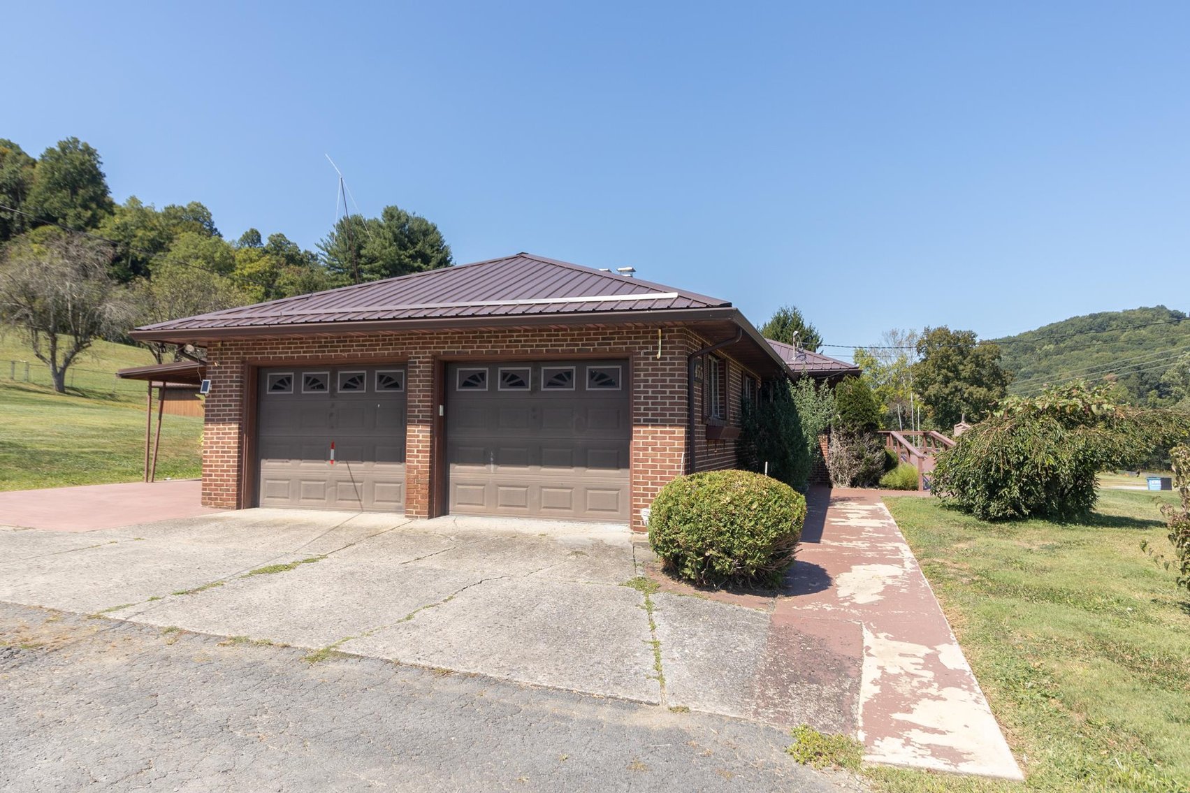 Image for SOLD $275,000 - Move-in Ready 3 Bedroom on 3.5 Acres in Mt Morris