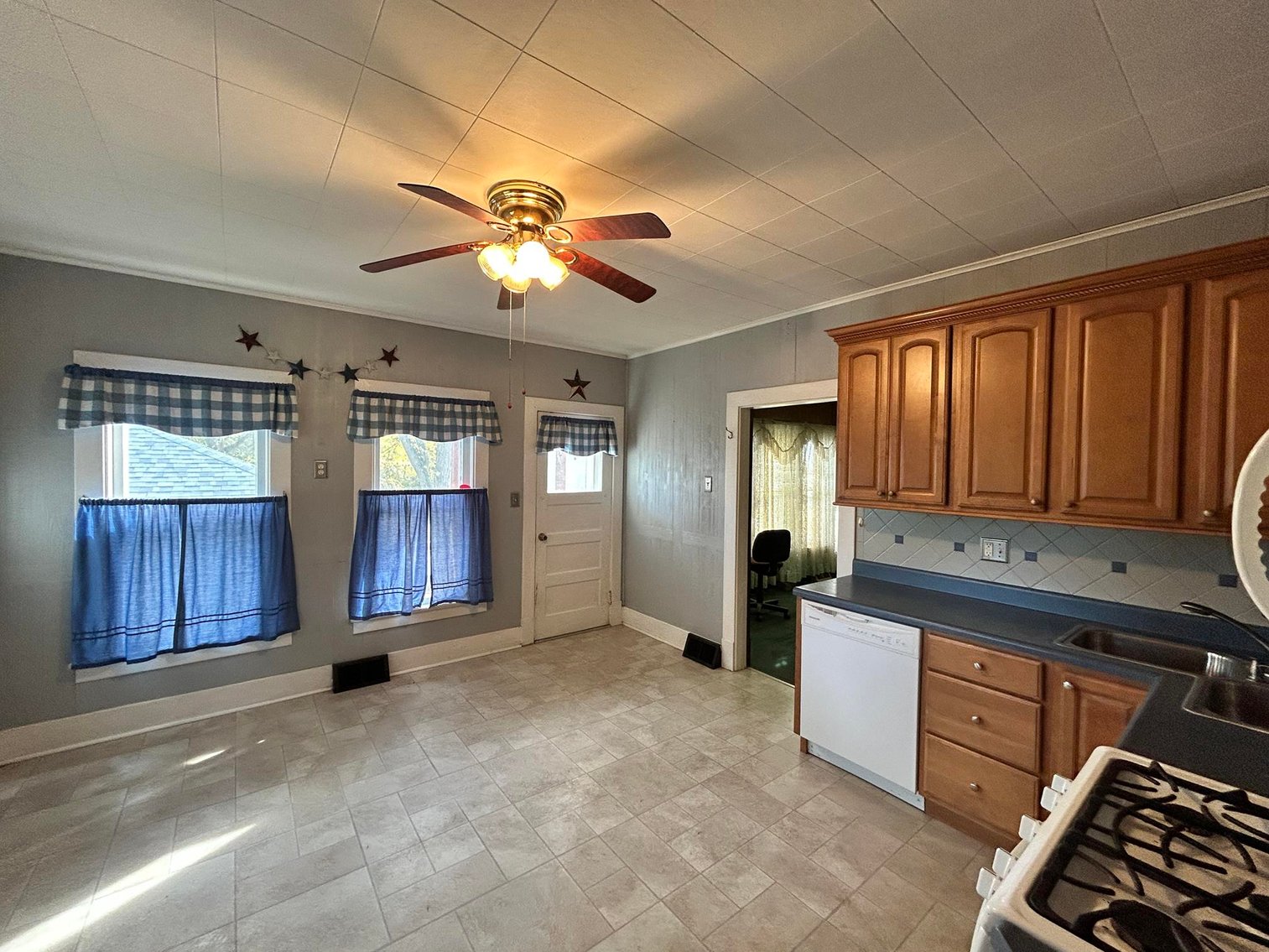 Image for SOLD $134,200 - 3 Bedroom on Nearly an Acre in Washington Selling to the Highest Bidder