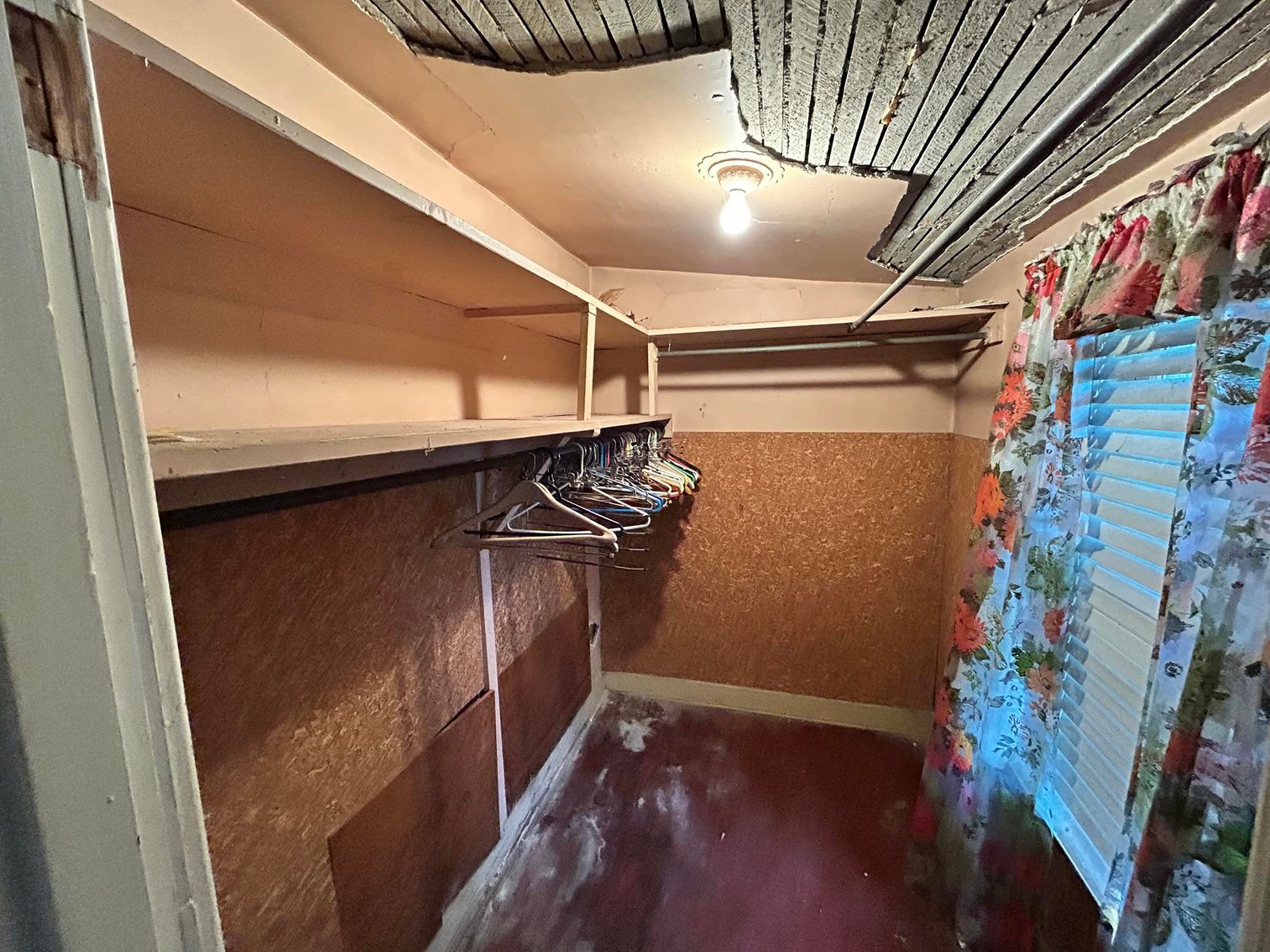 Image for SOLD $134,200 - 3 Bedroom on Nearly an Acre in Washington Selling to the Highest Bidder