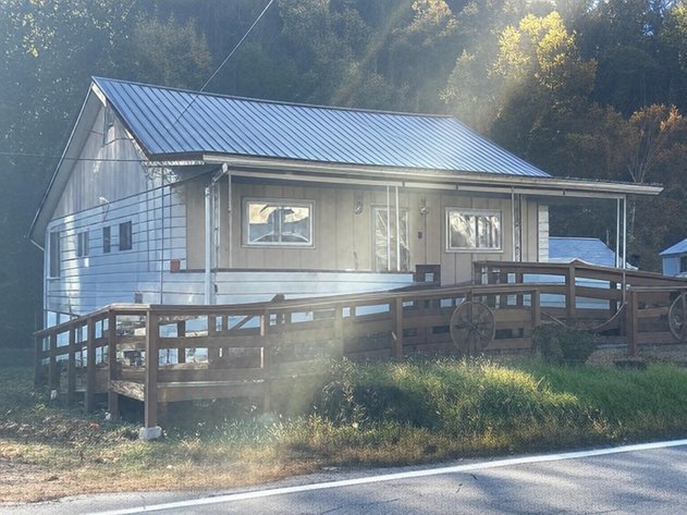 Image for SOLD $29,150 - 3 Bedroom with a Full Basement in Charleston Selling to the Highest Bidder