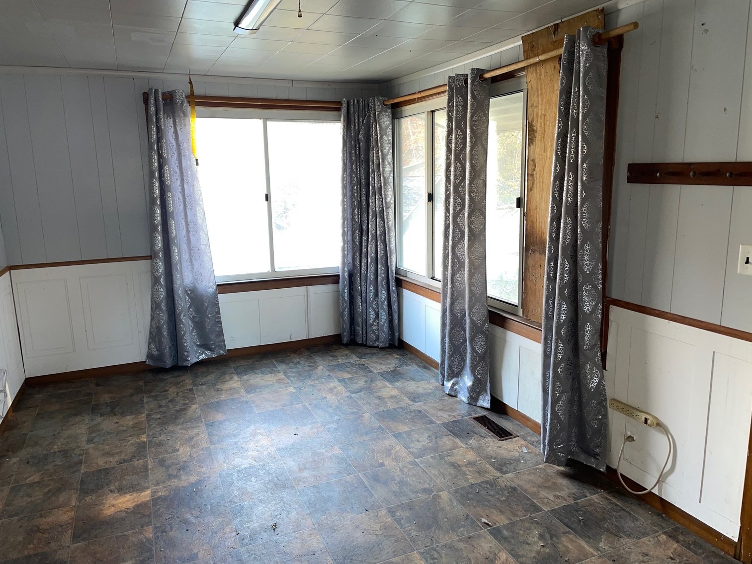 Image for SOLD $29,150 - 3 Bedroom with a Full Basement in Charleston Selling to the Highest Bidder