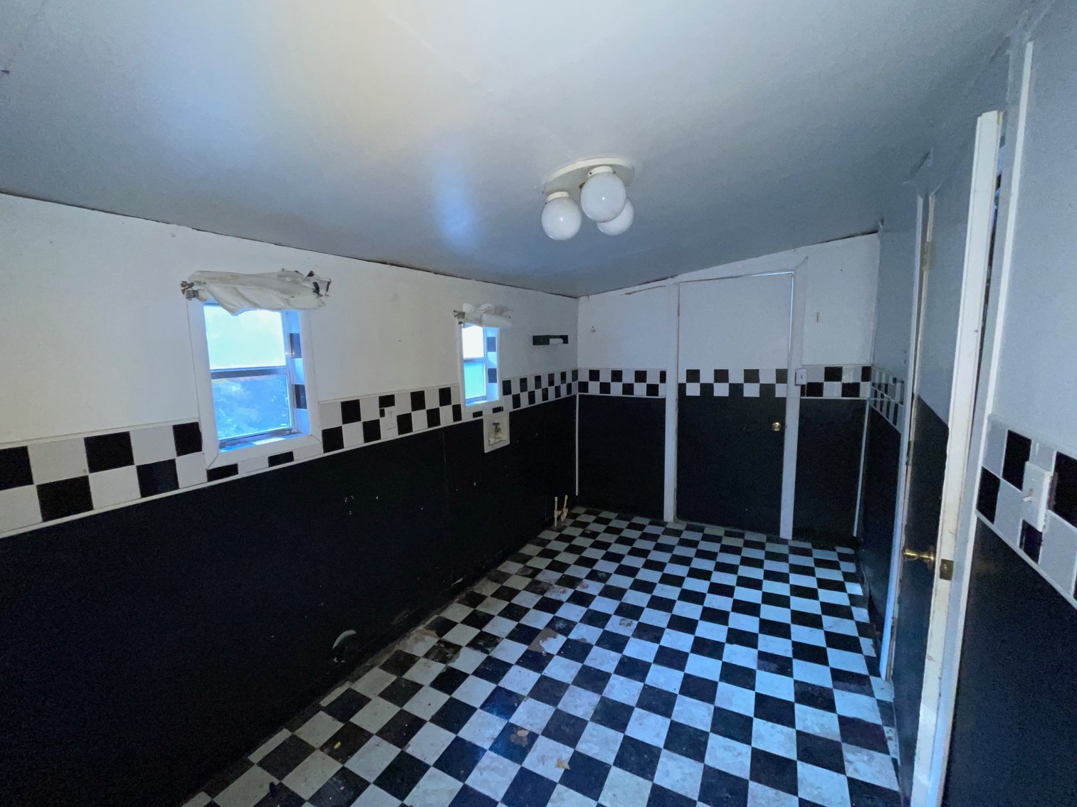 Image for SOLD $29,150 - 3 Bedroom with a Full Basement in Charleston Selling to the Highest Bidder