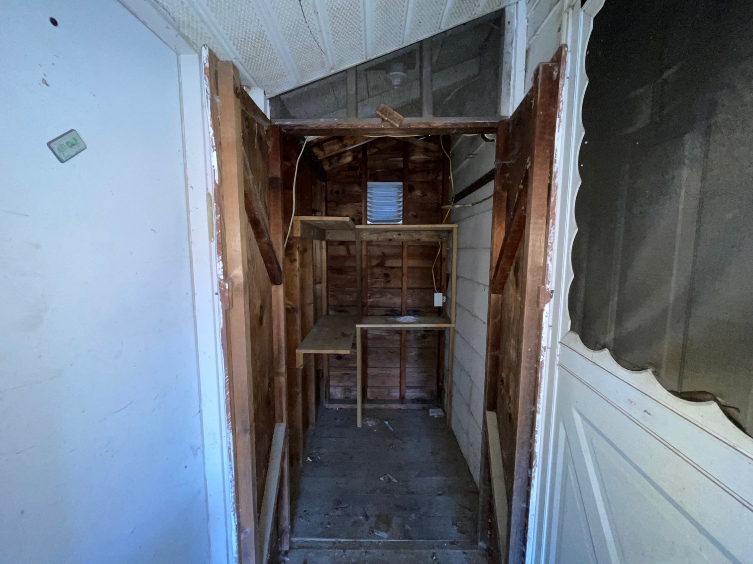 Image for SOLD $29,150 - 3 Bedroom with a Full Basement in Charleston Selling to the Highest Bidder