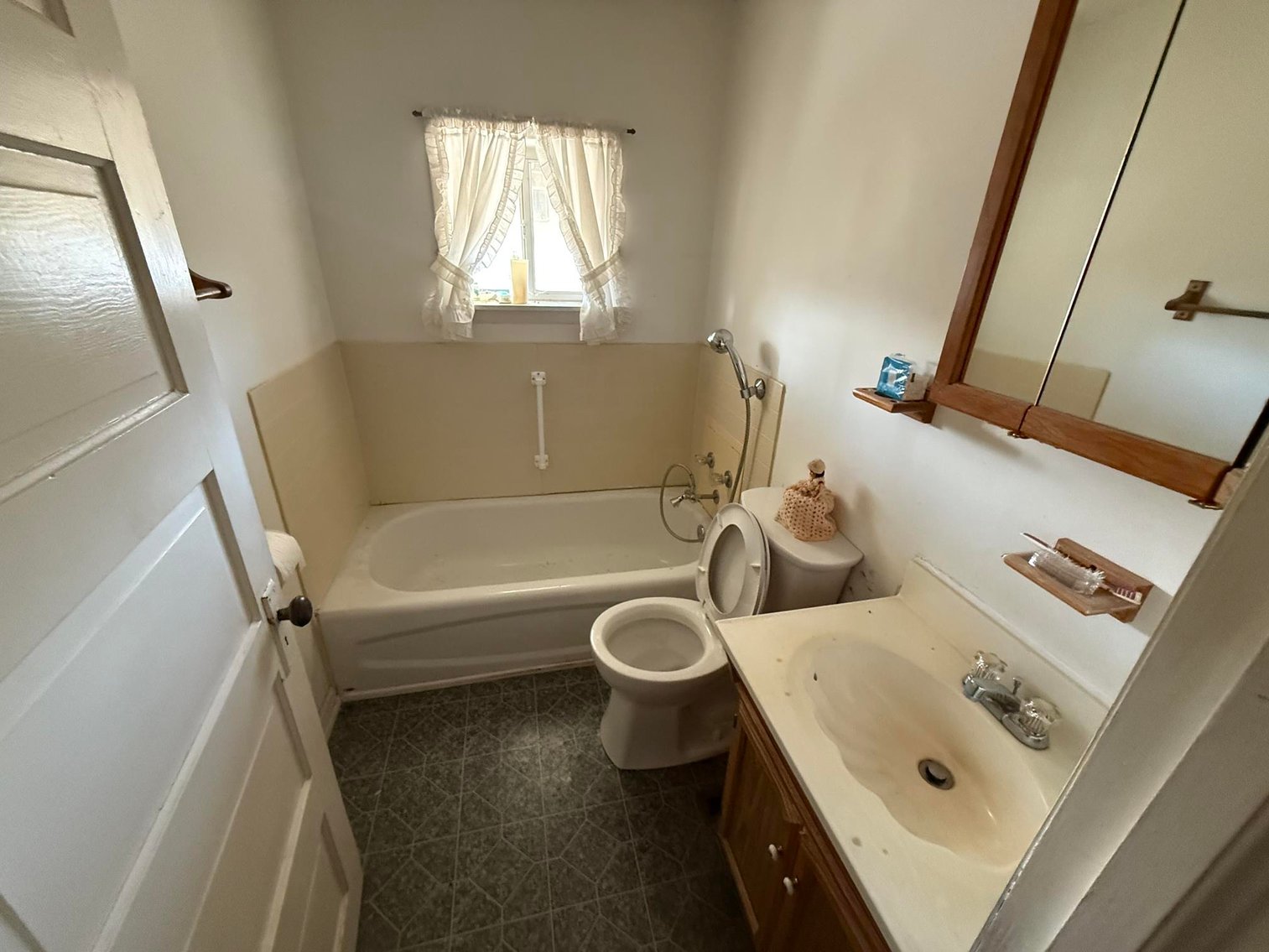 Image for SOLD $33,000 - 3 Bedroom Near Downtown Charleston