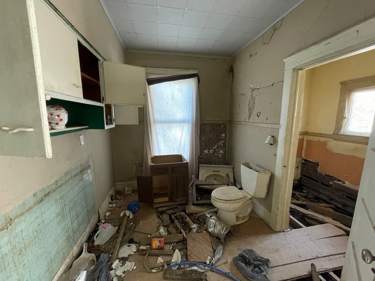 Image for SOLD - 1.5 story Home in Charleston Selling to the Highest Bidder