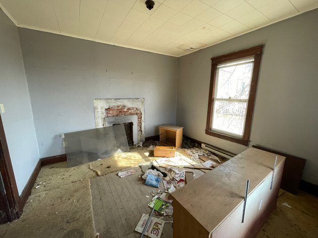 Image for SOLD - 1.5 story Home in Charleston Selling to the Highest Bidder