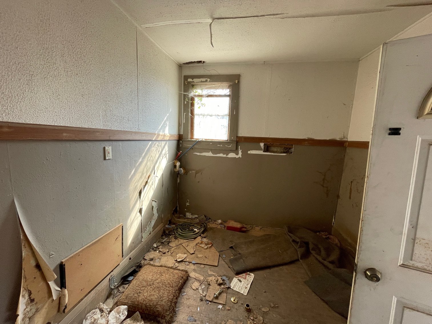 Image for SOLD - 1.5 story Home in Charleston Selling to the Highest Bidder