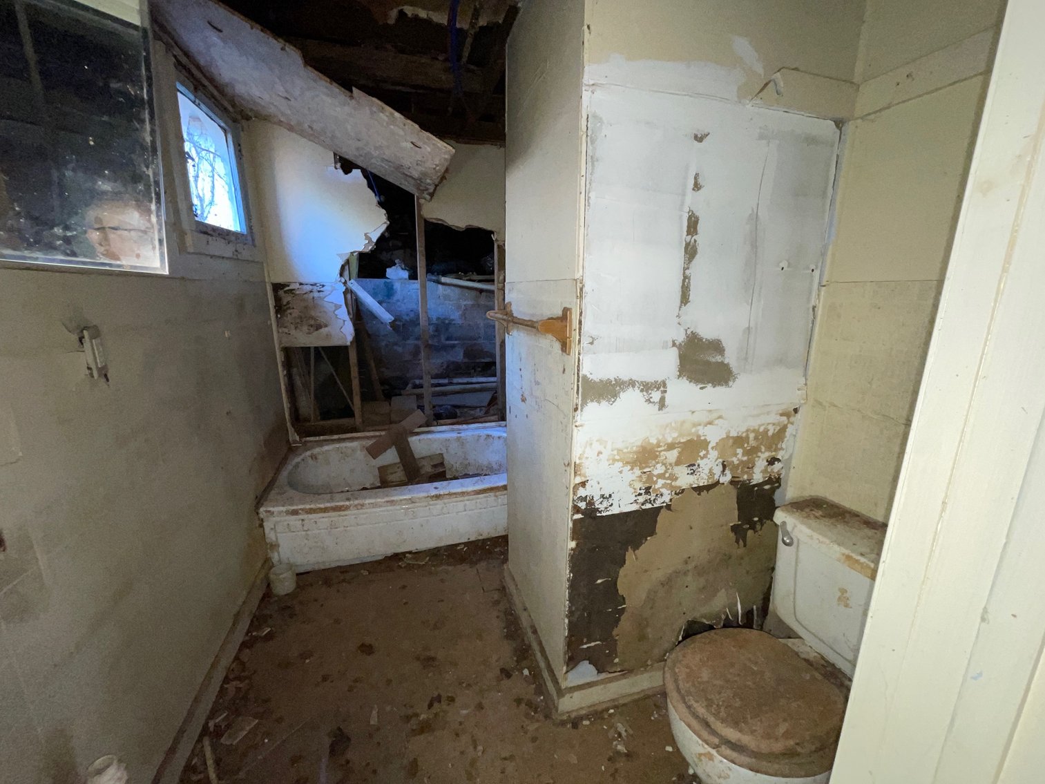 Image for SOLD - 1.5 story Home in Charleston Selling to the Highest Bidder