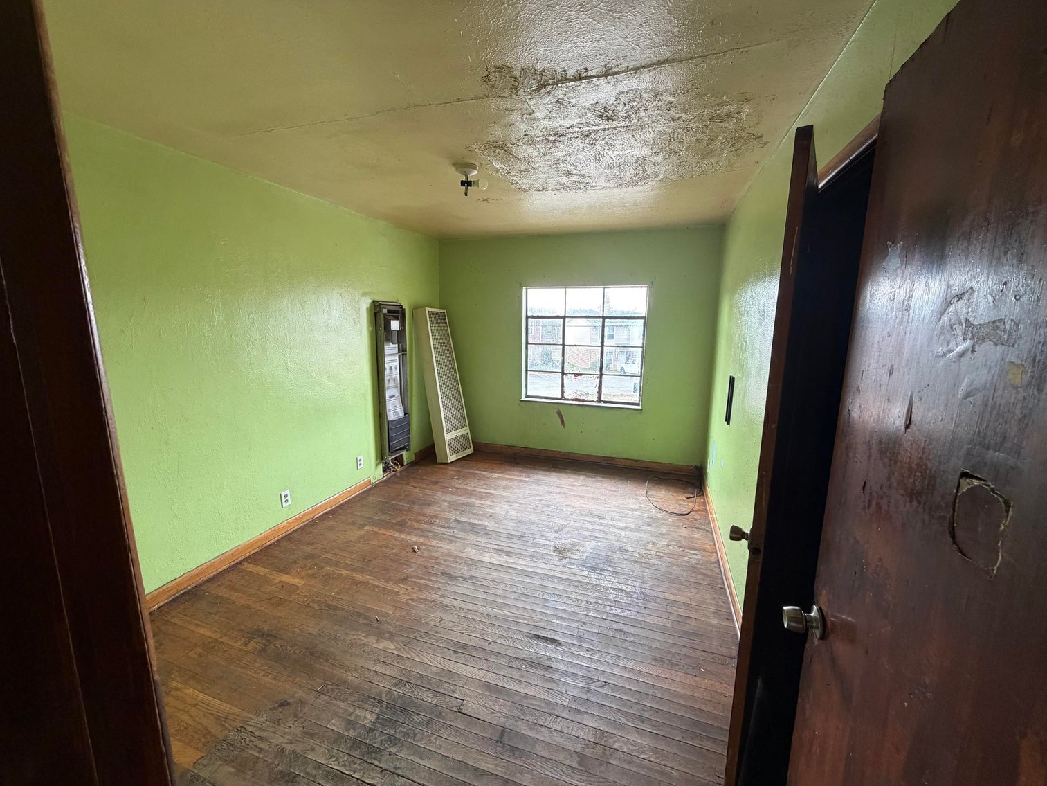 Image for SOLD $20,075 - Commercial Building w/ Apartment in Charleston Selling to the Highest Bidder