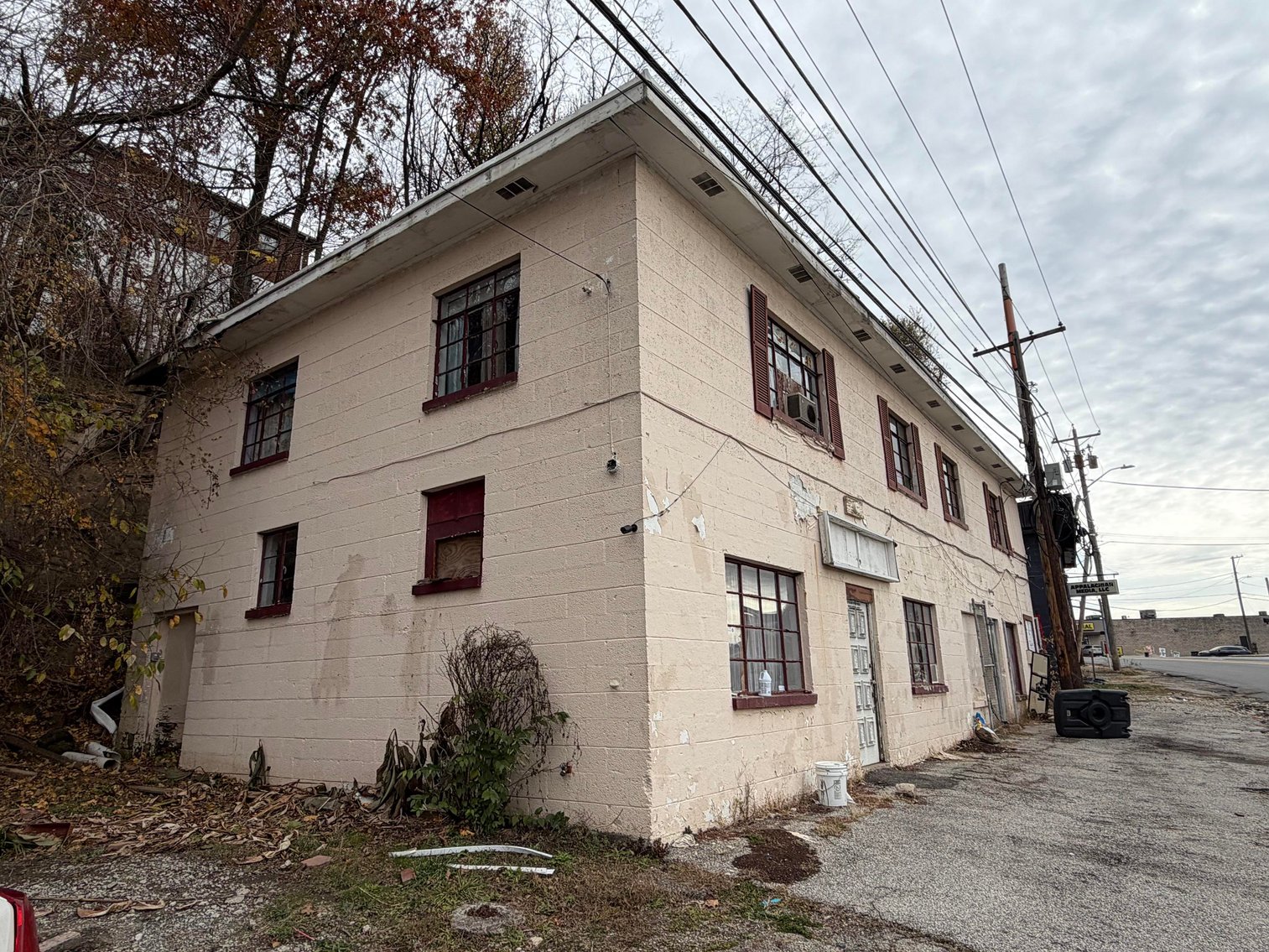 Image for SOLD $20,075 - Commercial Building w/ Apartment in Charleston Selling to the Highest Bidder