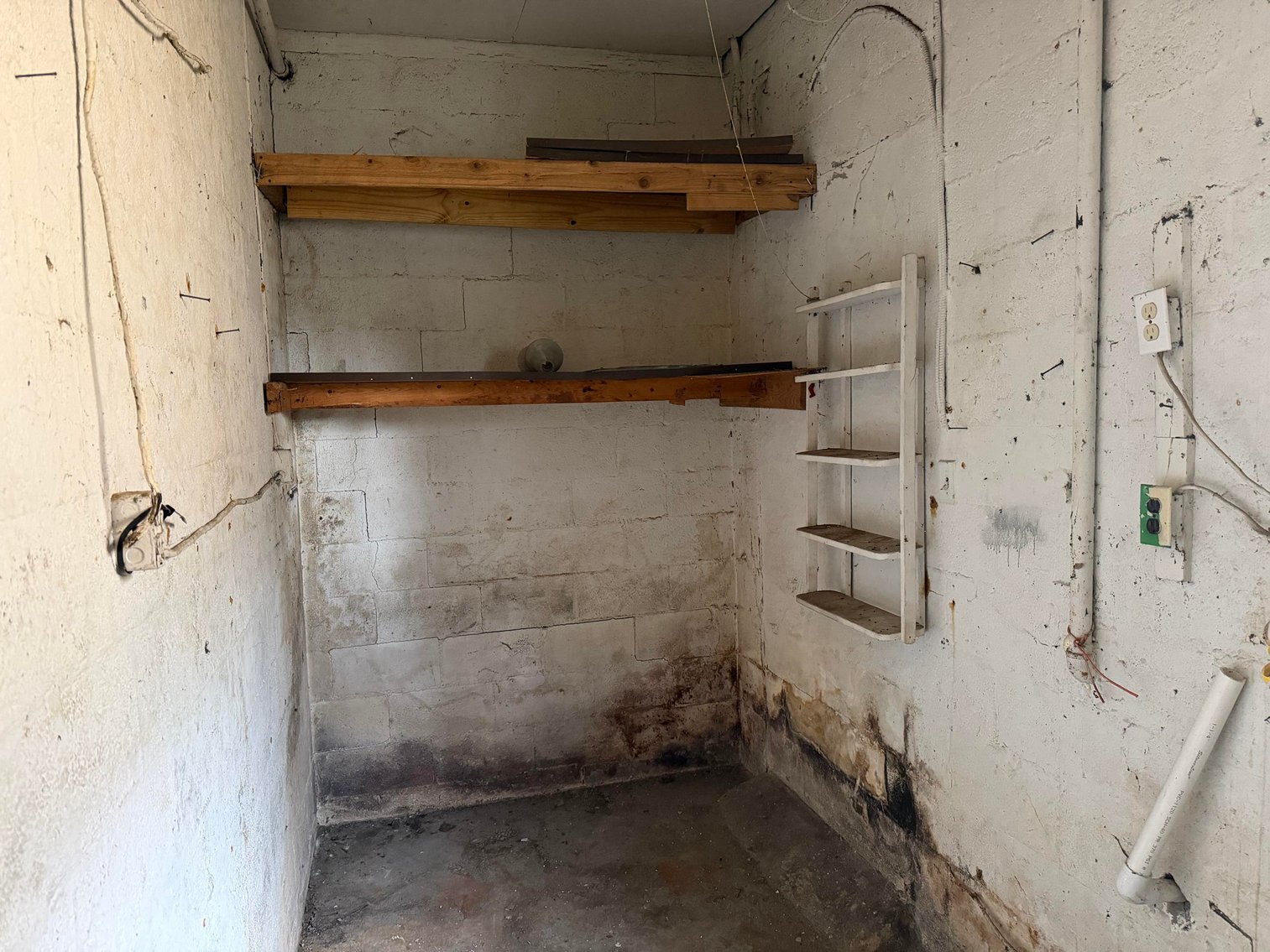 Image for SOLD $20,075 - Commercial Building w/ Apartment in Charleston Selling to the Highest Bidder