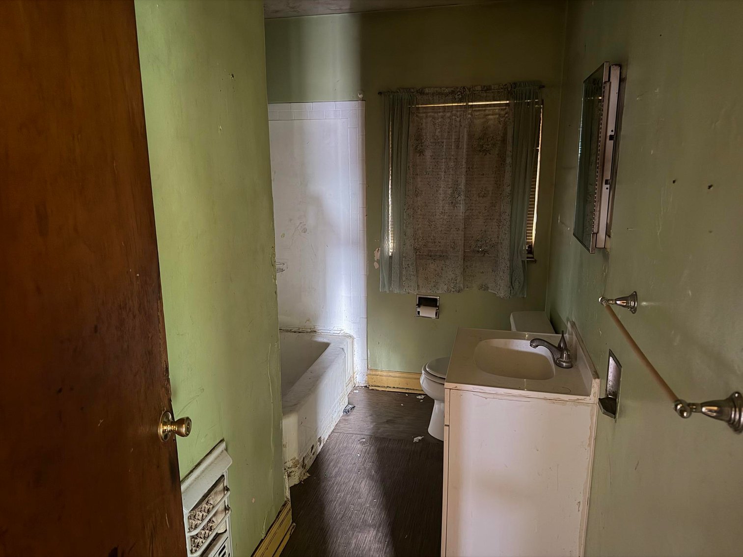 Image for SOLD $20,075 - Commercial Building w/ Apartment in Charleston Selling to the Highest Bidder