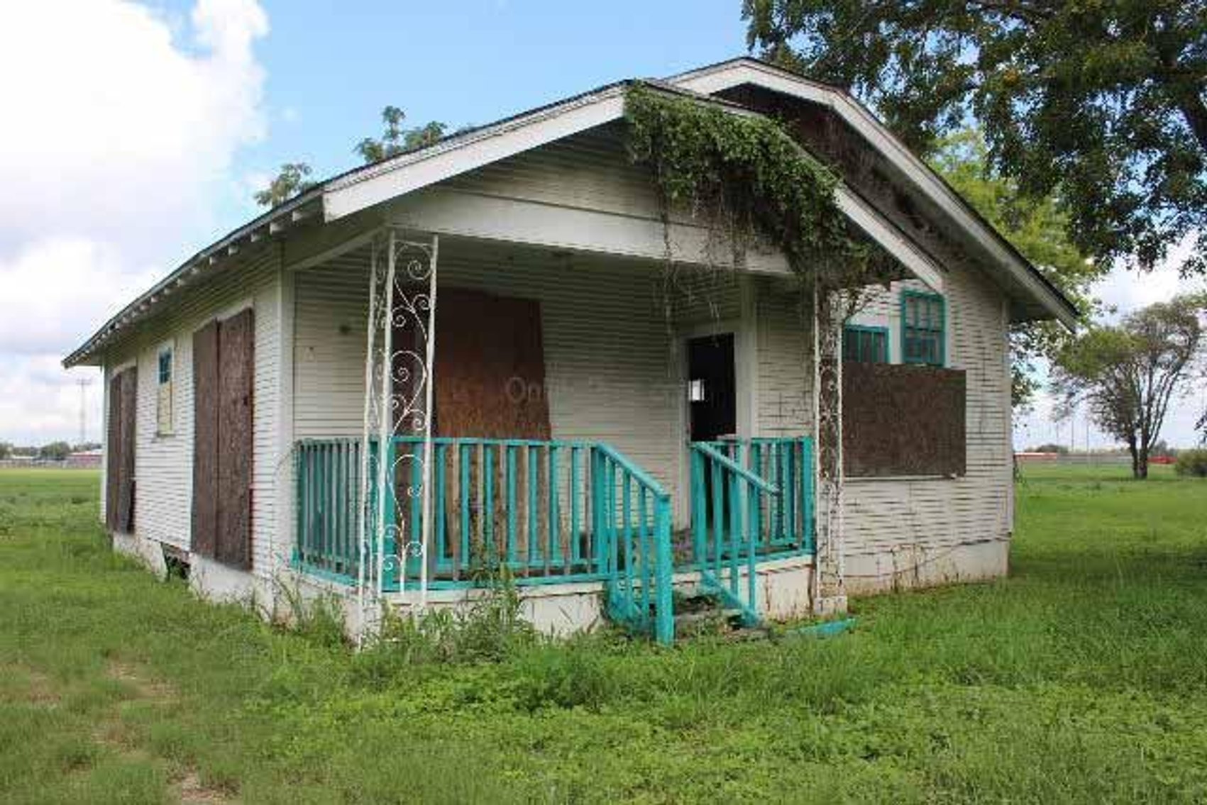 Image for Southside Independent School District House & Portable - San Antonio, Texas