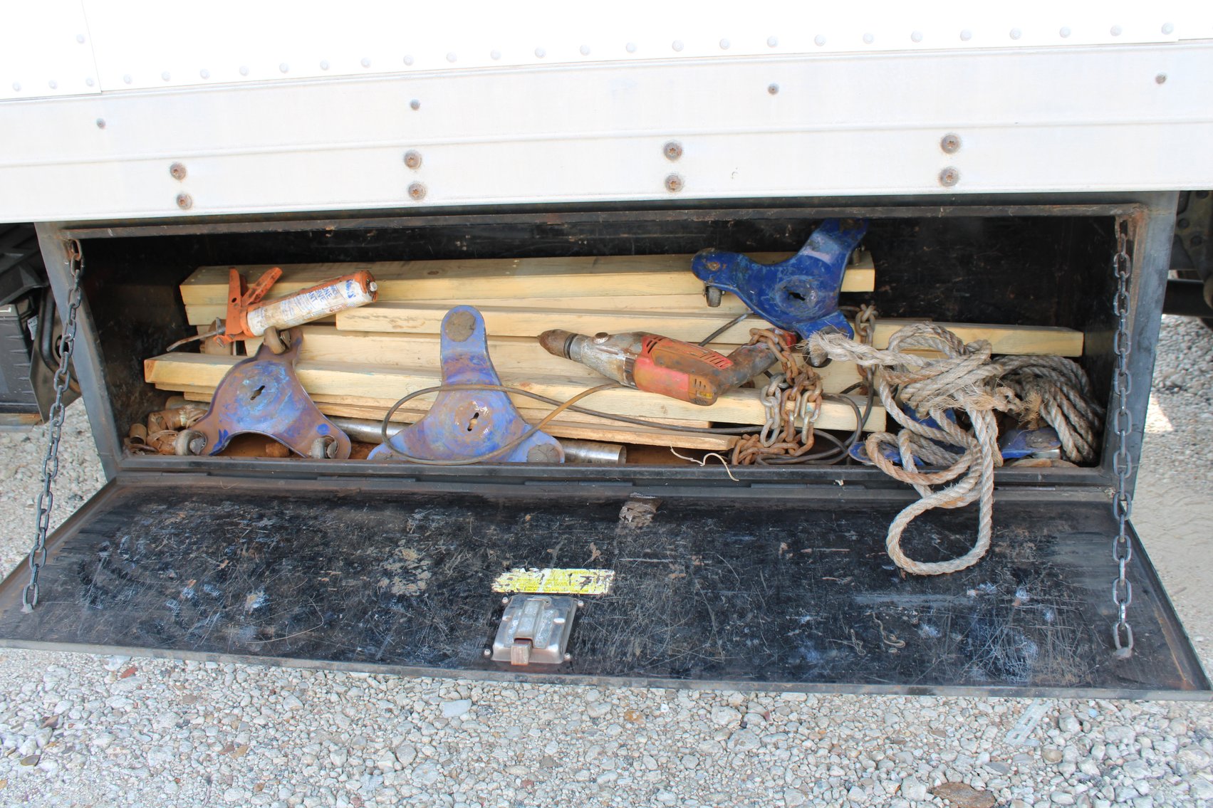 Image for 2007 Mitsubishi Fuso FE85D Box Van - MUST BE TOWED- Tomball, TX