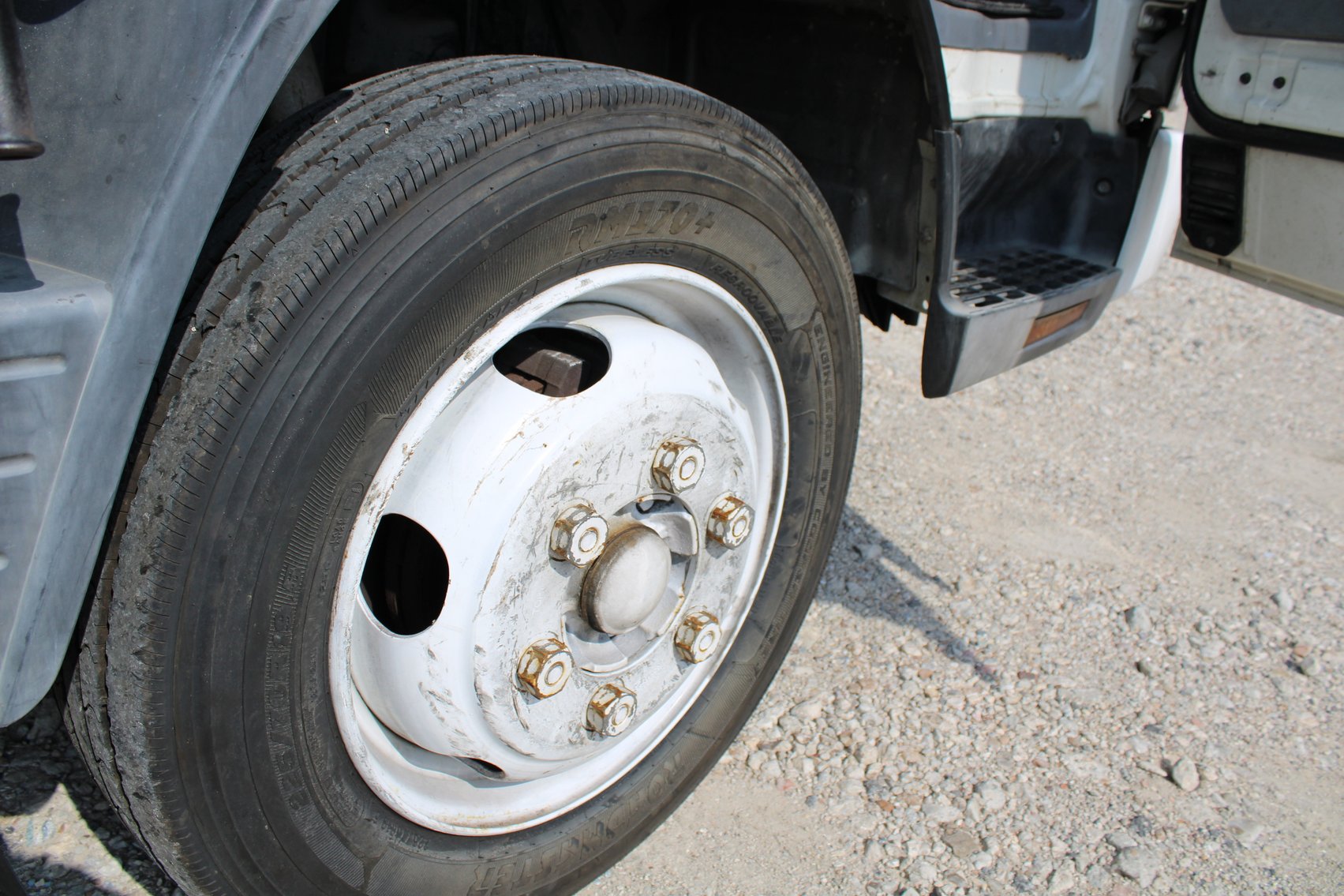 Image for 2007 Mitsubishi Fuso FE85D Box Van - MUST BE TOWED- Tomball, TX