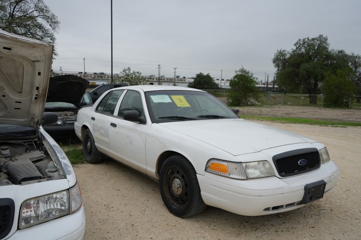 Image for 2010 Ford Crown Victoria