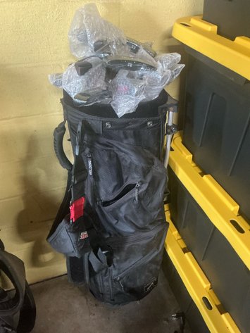 Image for Putters & Golf Bag
