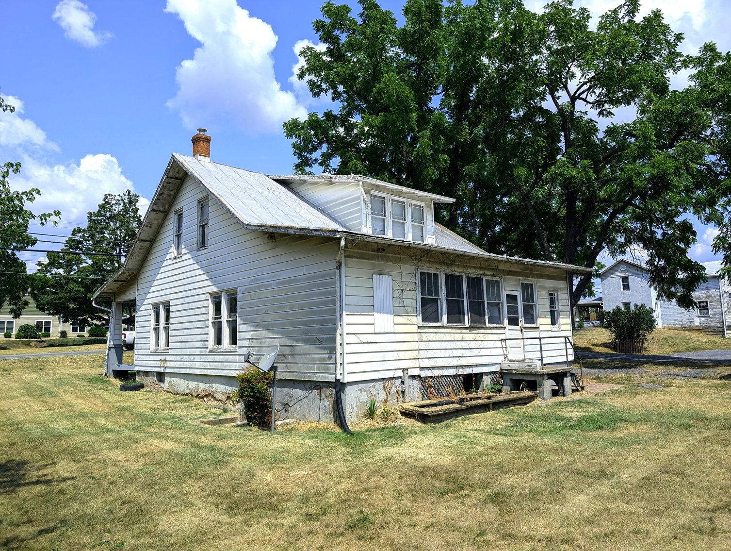 Image for 3 Bedroom Home and Commercial Garage Zoned B2 Harrisonburg VA