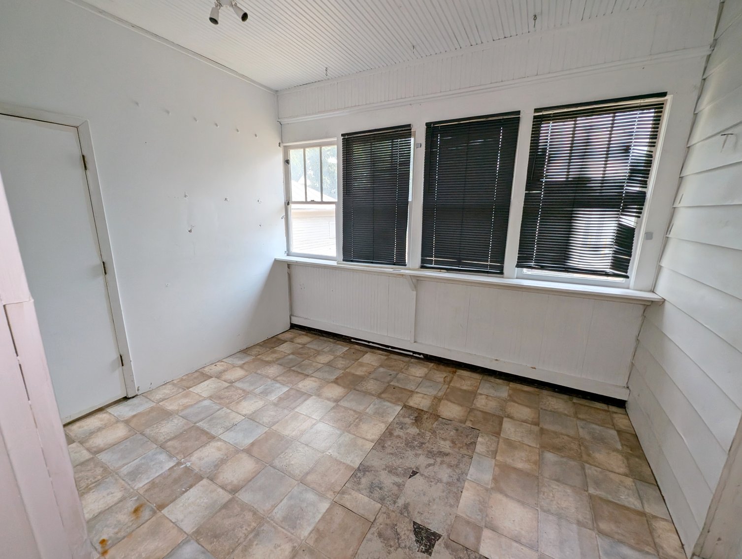 Image for 3 Bedroom Home and Commercial Garage Zoned B2 Harrisonburg VA