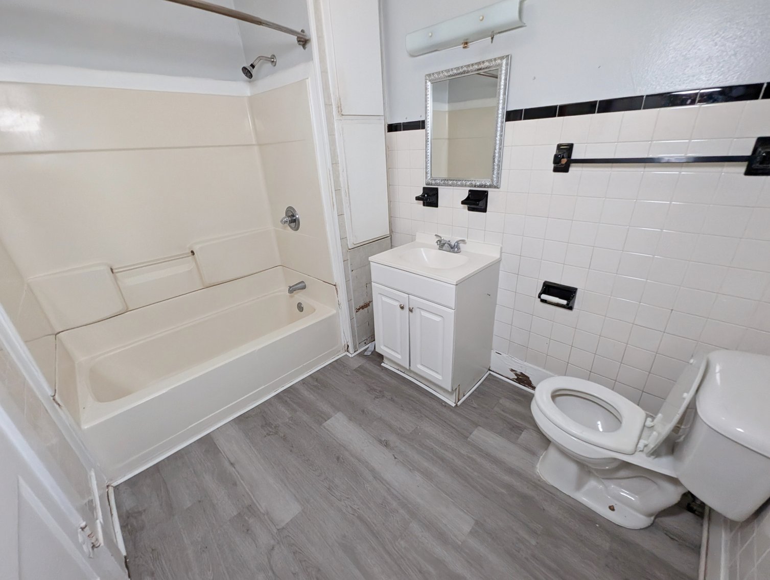 Image for 3 Bedroom Home and Commercial Garage Zoned B2 Harrisonburg VA