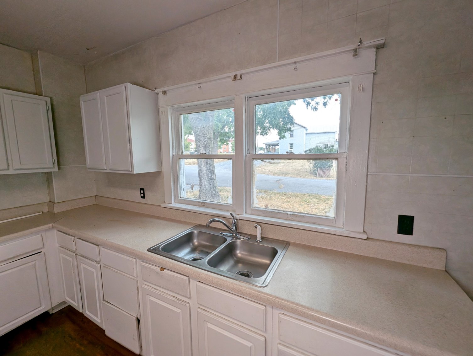 Image for 3 Bedroom Home and Commercial Garage Zoned B2 Harrisonburg VA