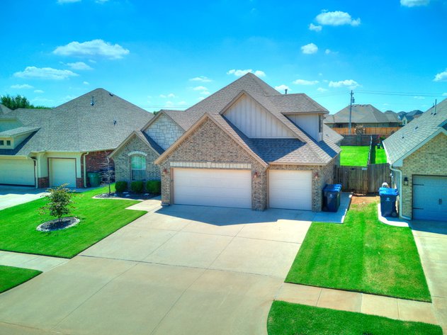 Image for 9208 NW 137th St, Yukon, OK - GORGEOUS 2,017 3bd, 2ba Home w/ Bonus Room & Upgrades!