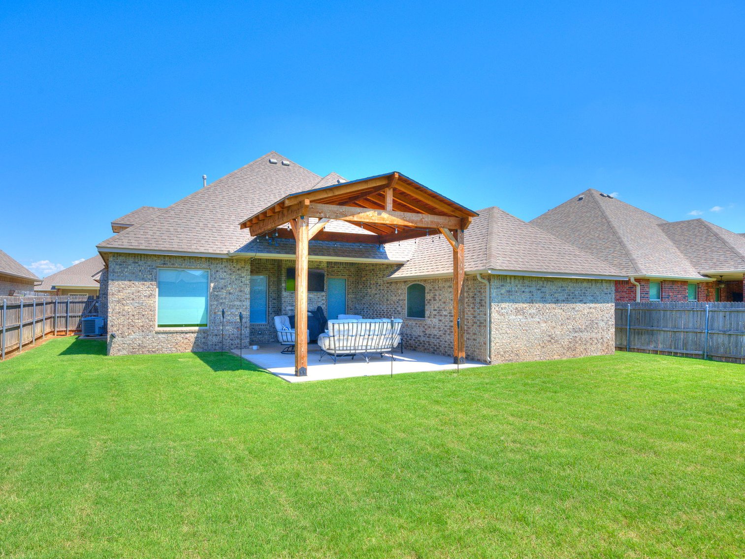 Image for 9208 NW 137th St, Yukon, OK - GORGEOUS 2,017 3bd, 2ba Home w/ Bonus Room & Upgrades!