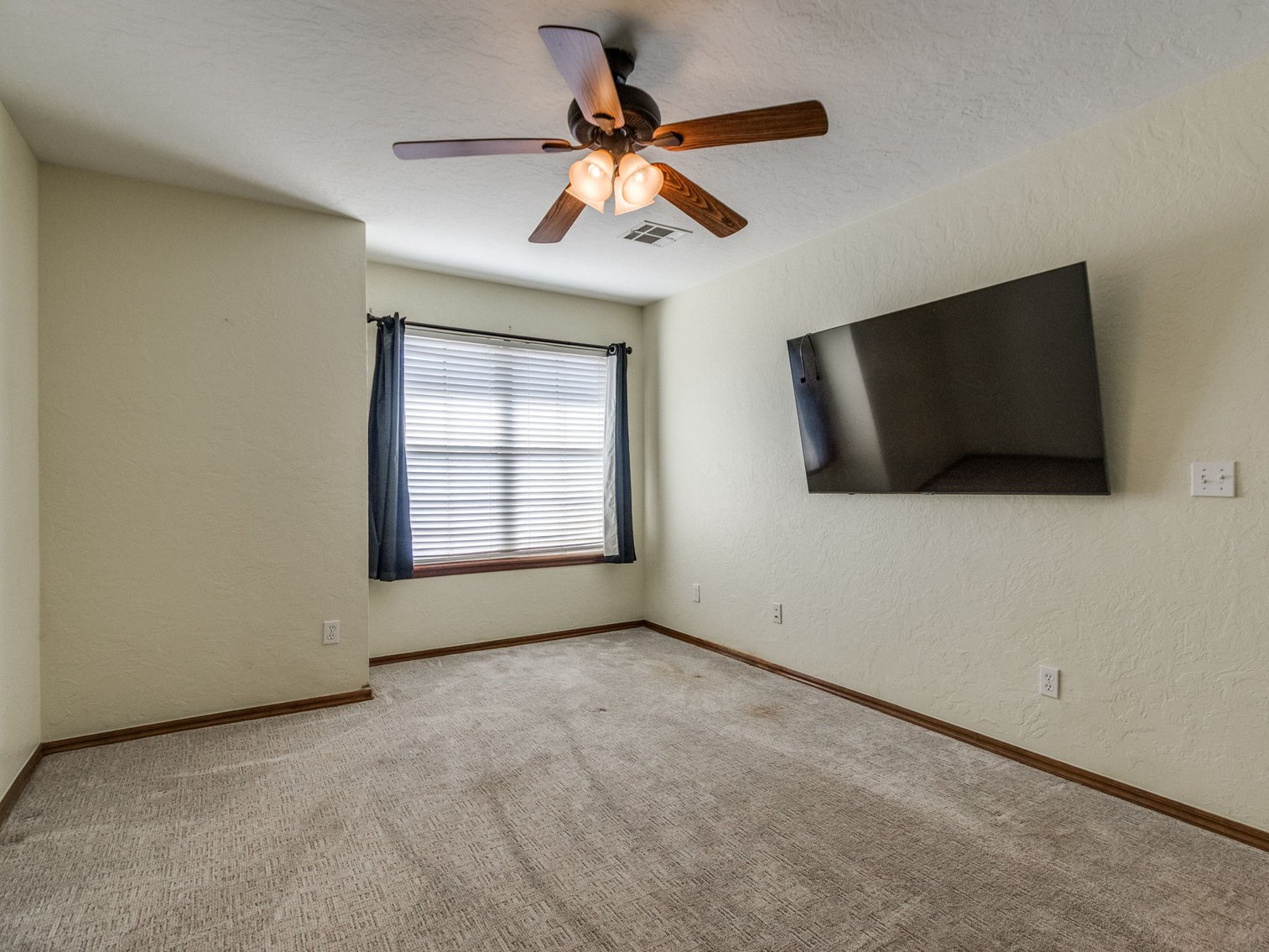 Image for 5861 Whispering Lakes Dr, Noble, OK - Beautiful Home, Shop, & Acreage