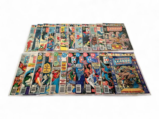 24x DC Justice League of America Comic Books