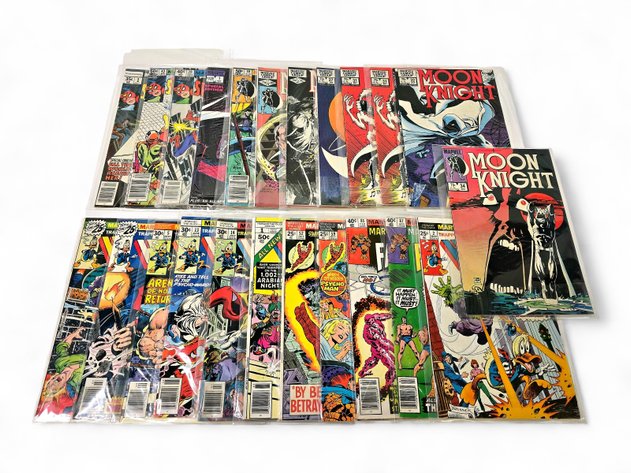22x Marvel Comics - Moon Knight, Marvel's Greatest Comics & Howard the Duck