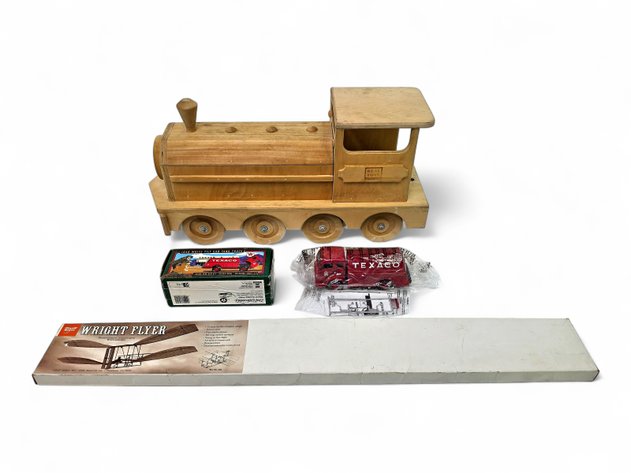 Sealed Squadron Kites Wright Flyer, Texaco 1949 Truck & Wooden Locomotive