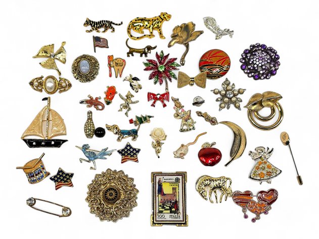 42x Pins & Brooches - Animals, Flags, Sports, Hearts & More
