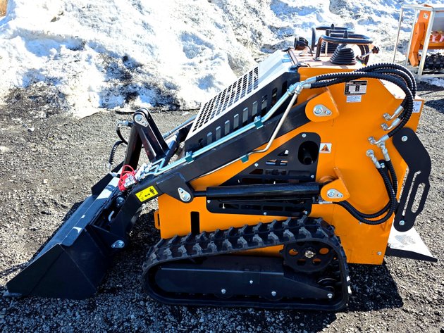 Mini Skid Steer Loader, 23 HP EPA Gasoline Engine - LandHonor - LHR-HT380Q1