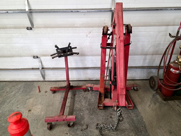 Hydraulic Engine Hoist & Engine Stand