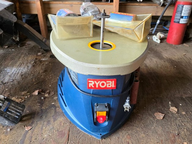Ryobi OSS500 Oscillating Spindle Sander & 80/150-Grit Sleeves