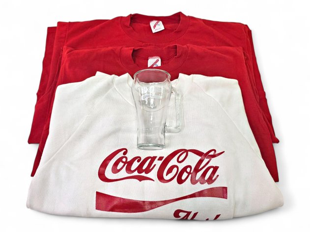 Alaska Coca-Cola Sweatshirt, Shirts & Mug