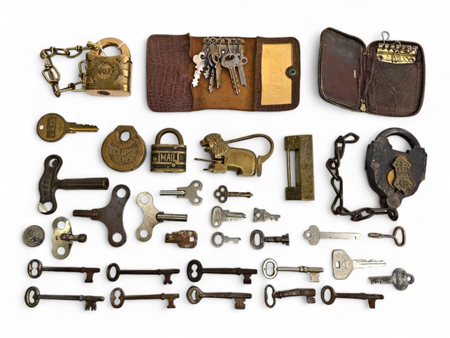 Antique/ Locks, Keys, Winding Tools & Cases