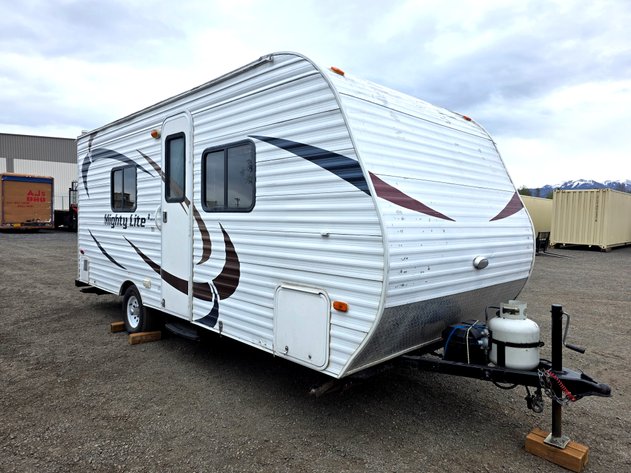 2014 Pacific Coachworks M16RB Camper Trailer