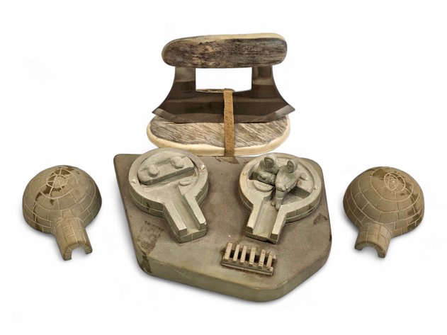 Ulu w/ Antler Handle & Base, & Clay Igloo Diorama