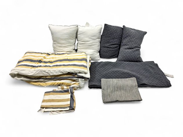 Pillows, Comforter Sets & Bed Runner