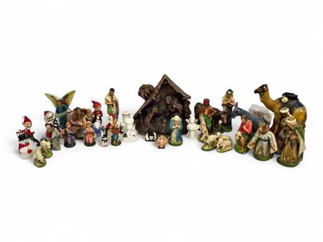 Nativity & Christmas Figurines