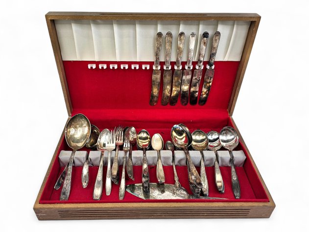 Rogers Bros Flatware w/ Wooden Box