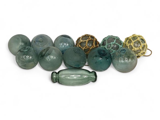 11x Spherical Glass Fishing Floats & Roller Pin Float