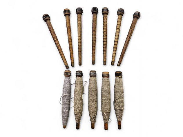 12x Antique Wooden Textile Mill Quill Bobbins