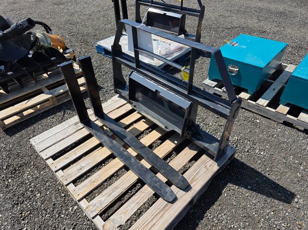 Mini Skid Steer Pallet Forks w/ Frame - LandHonor - MPF-11-2000G
