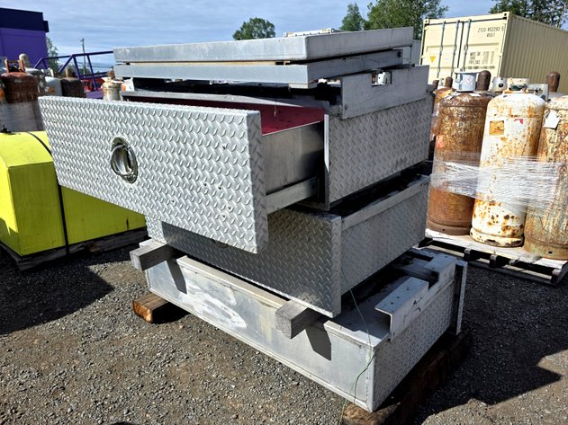 Aluminum Diamond-Plate Truck Storage Drawers