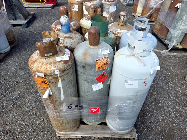 9x Assorted 100 lb. Propane Cylinders